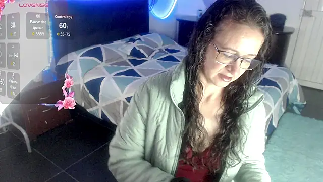 aura latinax online show from May 26, 10:33 am