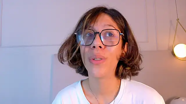 Snapshot of ZoeyPetit chatting on July 8, 1:04 pm ZoeyPetit online show from July 8, 1:04 pm