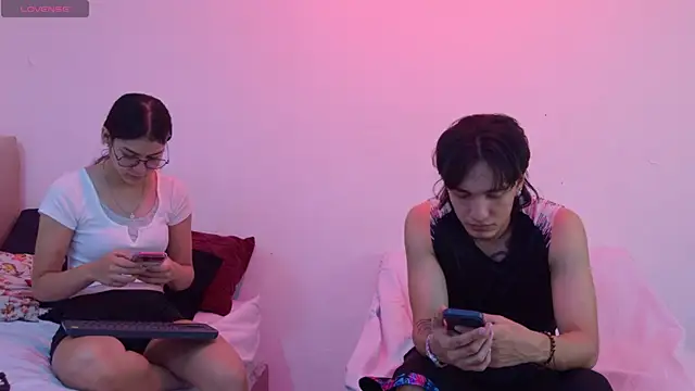 sweetauracouple online show from May 18, 11:49 am