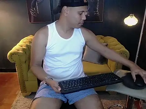 noah oliver1 online show from May 29, 1:47 am