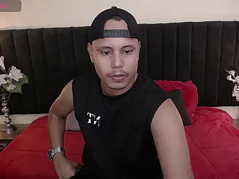 noah oliver1 online show from May 30, 1:14 am