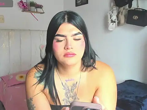 Snapshot of Melinabitchxx chatting on May 16, 2:27 pm Melinabitchxx online show from May 16, 2:27 pm