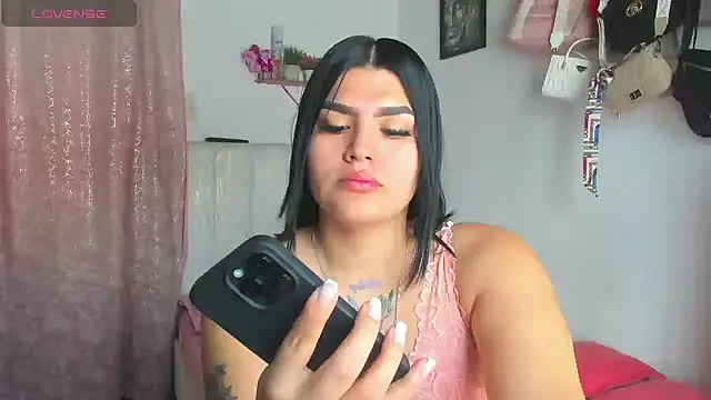 Snapshot of Melinabitchxx chatting on May 21, 1:40 pm Melinabitchxx online show from May 21, 1:40 pm