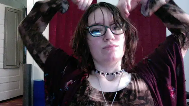 AnnywnBelle online show from May 7, 10:04 pm