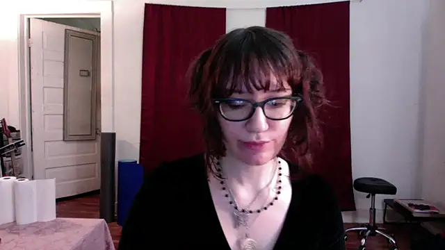 AnnywnBelle online show from May 8, 10:04 pm