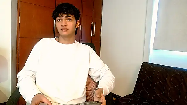 Snapshot of SahirCharm chatting on May 22, 12:11 pm SahirCharm online show from May 22, 12:11 pm