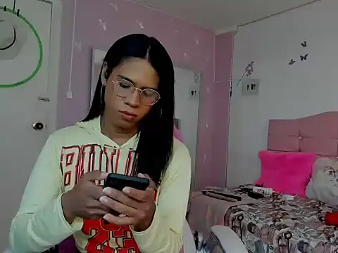 Snapshot of shanny_hilll chatting on May 17, 6:04 pm shanny hilll online show from May 17, 6:04 pm