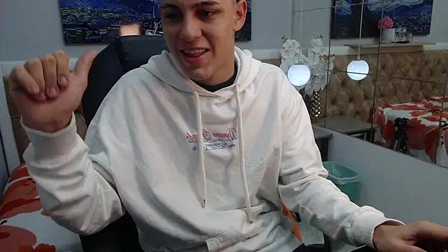 Snapshot of Ethanx18_ chatting on May 20, 5:02 am Ethanx18 online show from May 20, 5:02 am