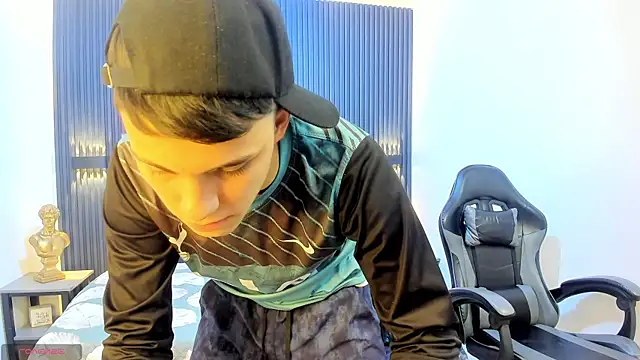 Snapshot of Ethanx18_ chatting on May 22, 3:50 pm Ethanx18 online show from May 22, 3:50 pm