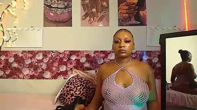 EnchantingLisa online show from May 19, 2:01 pm