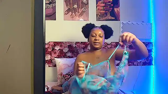 EnchantingLisa online show from May 22, 7:08 pm