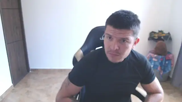 Snapshot of felipe_fitness chatting on May 1, 4:22 pm felipe fitness online show from May 1, 4:22 pm