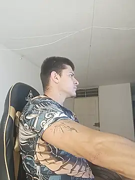 Snapshot of felipe_fitness chatting on May 11, 9:26 am felipe fitness online show from May 11, 9:26 am