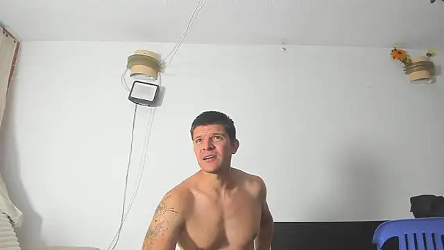 Snapshot of felipe_fitness chatting on May 13, 11:11 pm felipe fitness online show from May 13, 11:11 pm