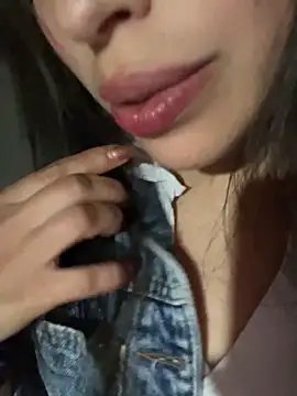 Snapshot of Yenifer_27 chatting on April 29, 11:55 pm Yenifer 27 online show from April 29, 11:55 pm