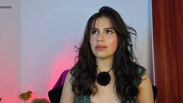 Snapshot of Yenifer_27 chatting on May 6, 3:02 am Yenifer 27 online show from May 6, 3:02 am