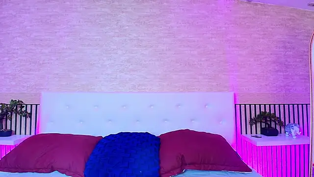 AshleyGross  online show from May 15, 7:43 pm