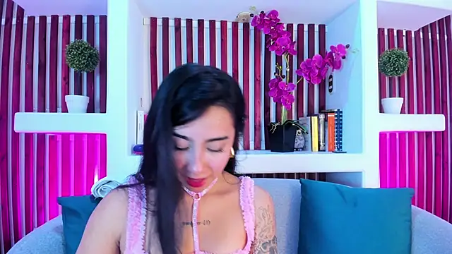 AshleyGross  online show from May 18, 7:52 pm