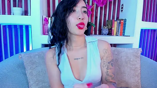 AshleyGross  online show from May 21, 8:05 pm
