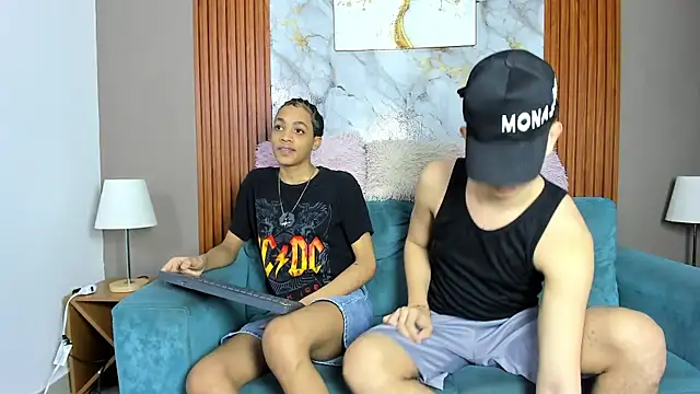 Snapshot of LOVE_GUYS1 chatting on April 28, 7:19 pm LOVE GUYS1 online show from April 28, 7:19 pm