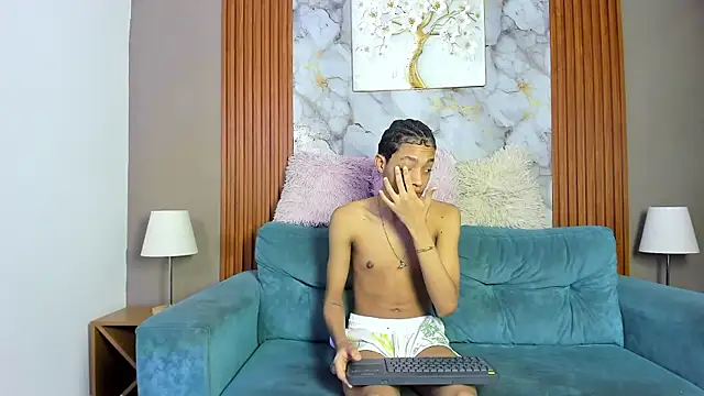 Snapshot of LOVE_GUYS1 chatting on May 4, 1:29 pm LOVE GUYS1 online show from May 4, 1:29 pm