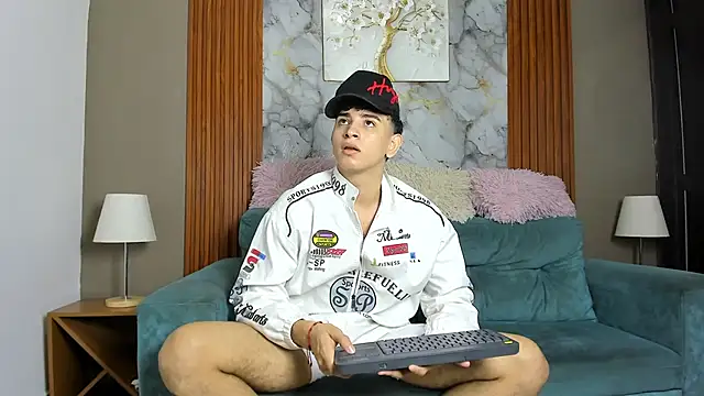 Snapshot of LOVE_GUYS1 chatting on May 11, 4:04 pm LOVE GUYS1 online show from May 11, 4:04 pm