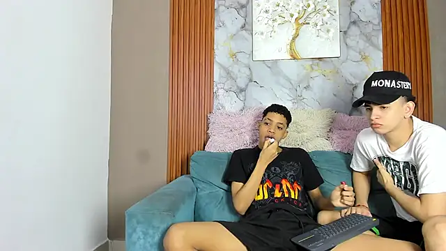Snapshot of LOVE_GUYS1 chatting on May 18, 1:17 pm LOVE GUYS1 online show from May 18, 1:17 pm