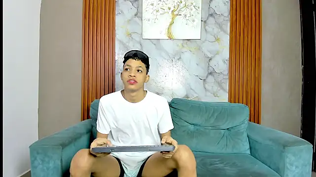 Snapshot of LOVE_GUYS1 chatting on May 27, 1:19 pm LOVE GUYS1 online show from May 27, 1:19 pm