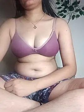 Snapshot of sexy_pritii chatting on May 7, 3:45 am sexy pritii online show from May 7, 3:45 am