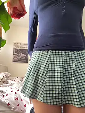 Snapshot of Young_Lizzie chatting on May 28, 2:47 pm Young Lizzie online show from May 28, 2:47 pm