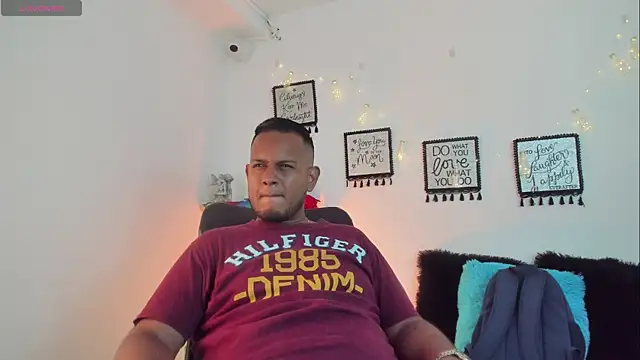 Snapshot of Jay_raze chatting on July 8, 11:37 am Jay raze online show from July 8, 11:37 am