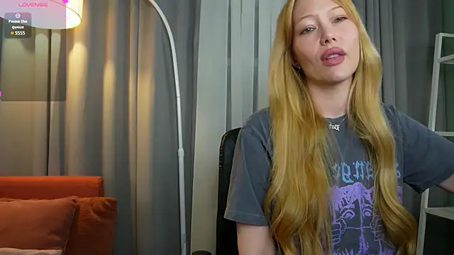  Mila Luna  online show from May 20, 9:10 pm