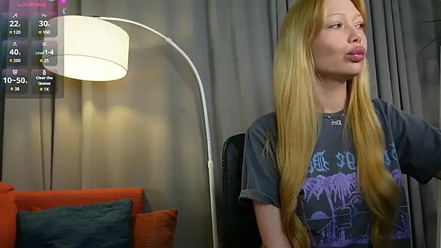  Mila Luna  online show from May 29, 9:02 pm