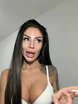 Snapshot of RaquelleXO chatting on May 17, 9:49 am RaquelleXO online show from May 17, 9:49 am