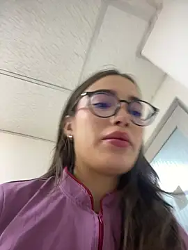 Snapshot of Sweet_Milaa1 chatting on May 5, 7:00 pm Sweet Milaa1 online show from May 5, 7:00 pm