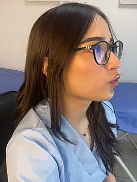 Snapshot of Sweet_Milaa1 chatting on May 9, 4:23 pm Sweet Milaa1 online show from May 9, 4:23 pm