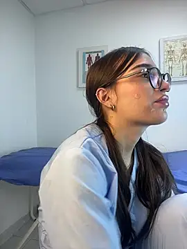 Snapshot of Sweet_Milaa1 chatting on May 19, 7:20 pm Sweet Milaa1 online show from May 19, 7:20 pm