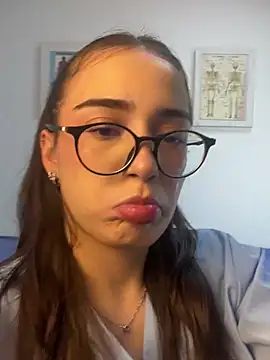 Snapshot of Sweet_Milaa1 chatting on May 20, 7:53 pm Sweet Milaa1 online show from May 20, 7:53 pm