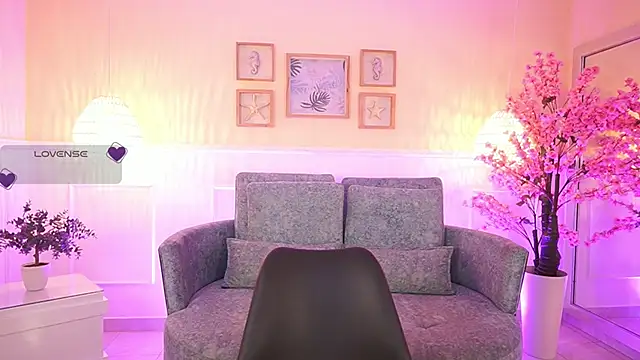 VioletJoness  online show from May 11, 11:38 am