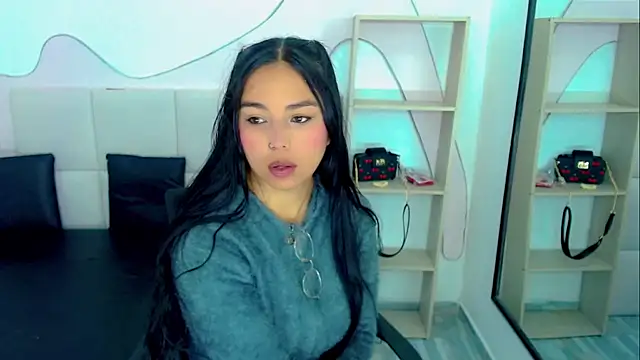 Snapshot of GiannaHott chatting on April 30, 12:00 pm GiannaHott online show from April 30, 12:00 pm