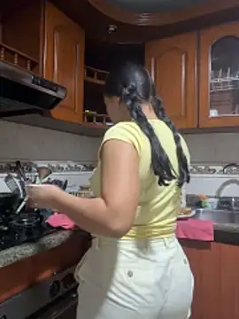 Snapshot of Mulan_rousse chatting on May 9, 12:21 pm Mulan rousse online show from May 9, 12:21 pm