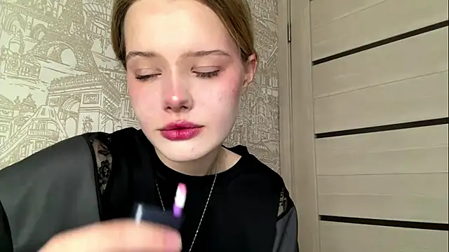 Snapshot of Malinwitch chatting on May 15, 4:47 pm Malinwitch online show from May 15, 4:47 pm
