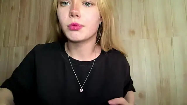 Snapshot of Malinwitch chatting on May 25, 4:02 pm Malinwitch online show from May 25, 4:02 pm