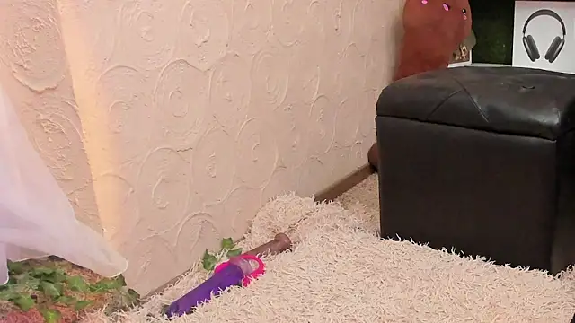 lililiana online show from May 10, 7:46 am