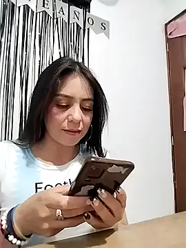 Snapshot of Gatita-fiufiu chatting on May 1, 3:33 am Gatita-fiufiu online show from May 1, 3:33 am