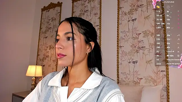 sara castro24  online show from May 14, 7:42 pm