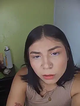PequenaNena online show from May 18, 7:52 pm