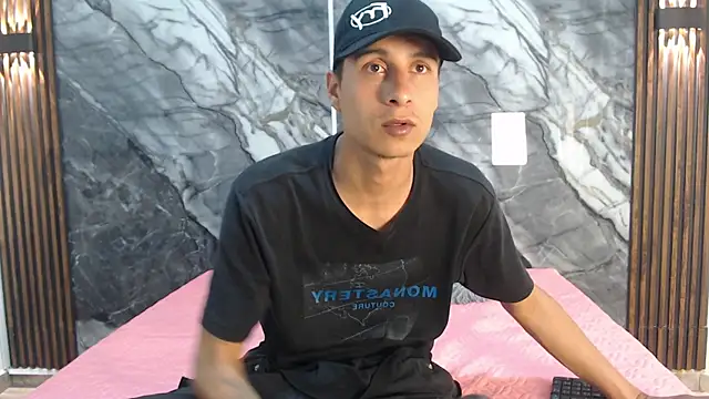 Snapshot of cameronsilverman chatting on April 30, 7:09 pm cameronsilverman online show from April 30, 7:09 pm