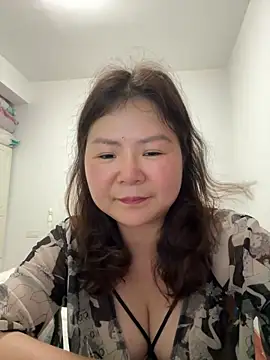 linda51863 online show from May 21, 12:12 pm