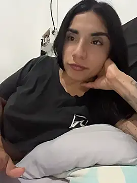 Snapshot of InesD_Arcy chatting on May 29, 1:47 am InesD Arcy online show from May 29, 1:47 am